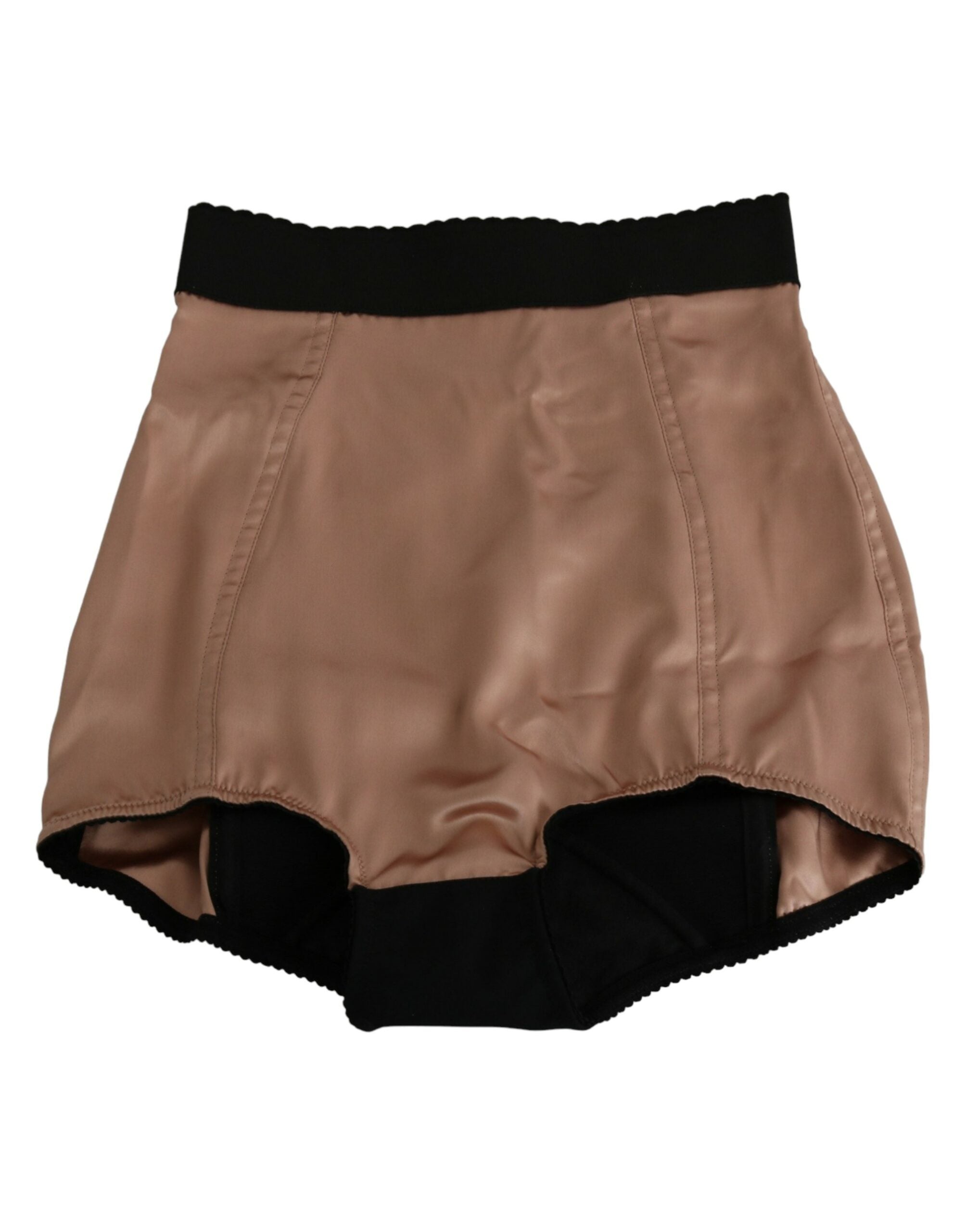Shorts Dolce & Gabbana en soie beige taille haute, mini et moulants, visibles avec leur coupe élégante.