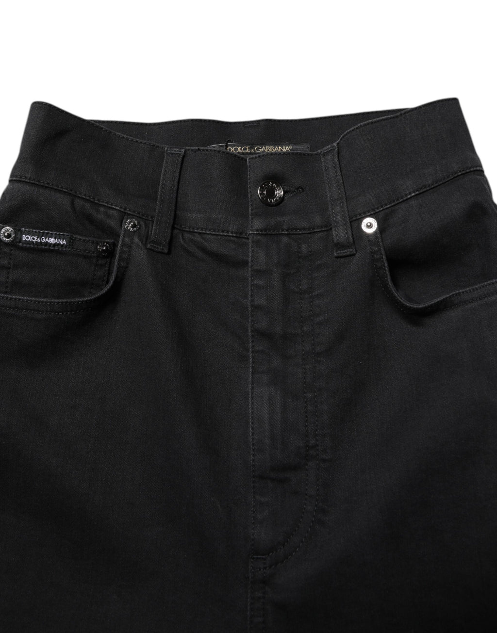 Jeans slim en coton noir à taille haute de Dolce & Gabbana, coupe skinny, visible en détail sur l’image.