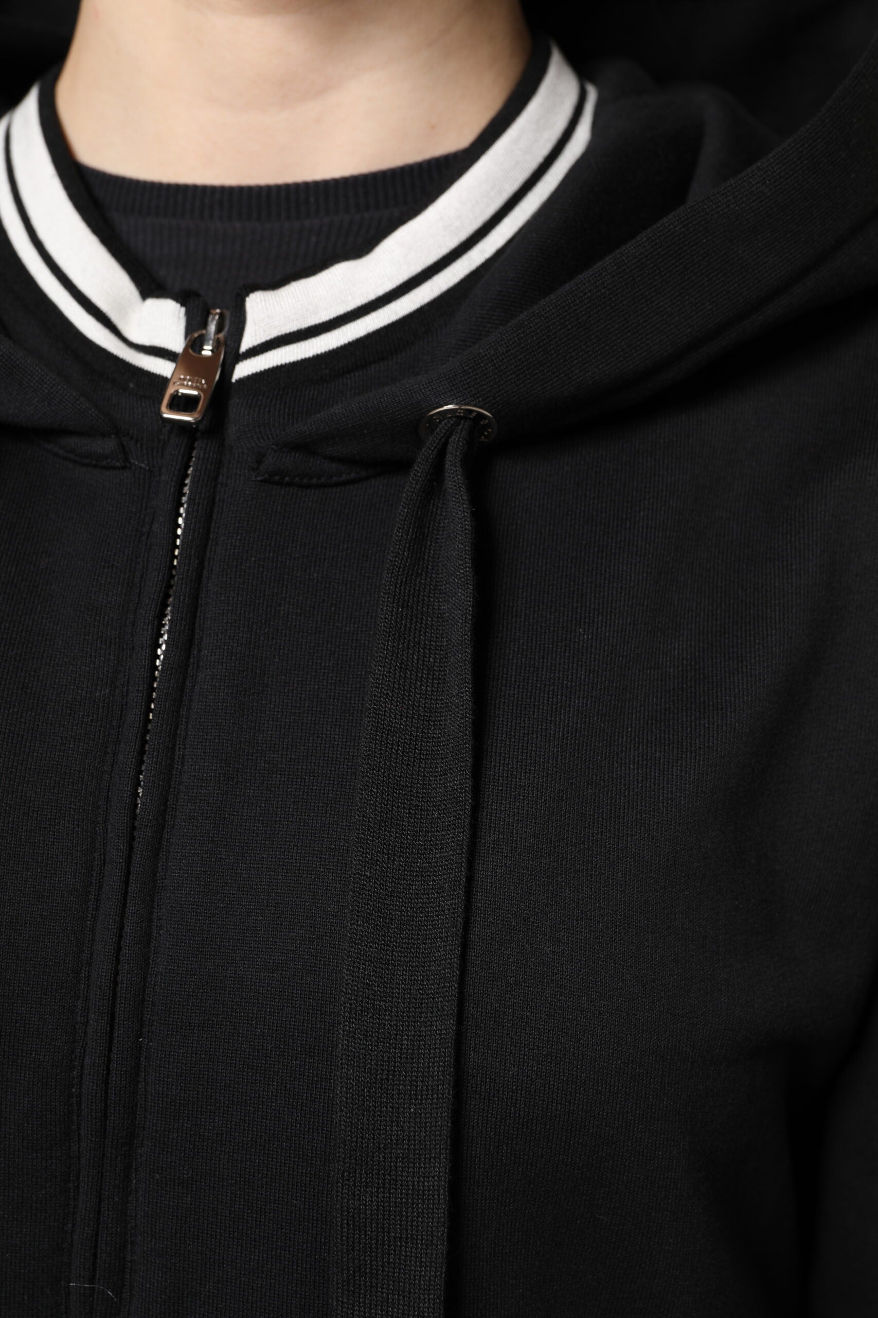Sweat-shirt à capuche en coton noir Dolce & Gabbana, sweat à fermeture éclair complète, style décontracté et tendance.