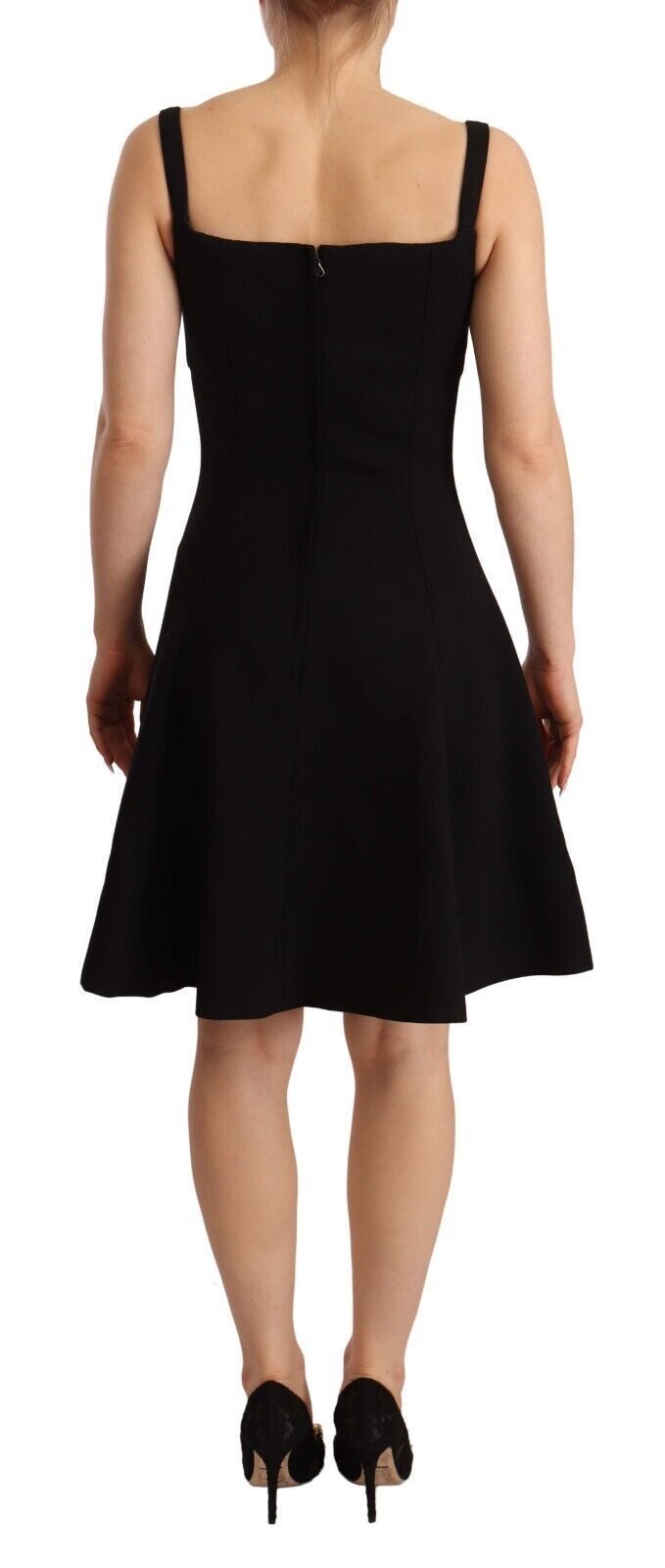 Robe fourreau noire en laine extensible Dolce & Gabbana, coupe ajustée et évasée, élégante et sophistiquée.