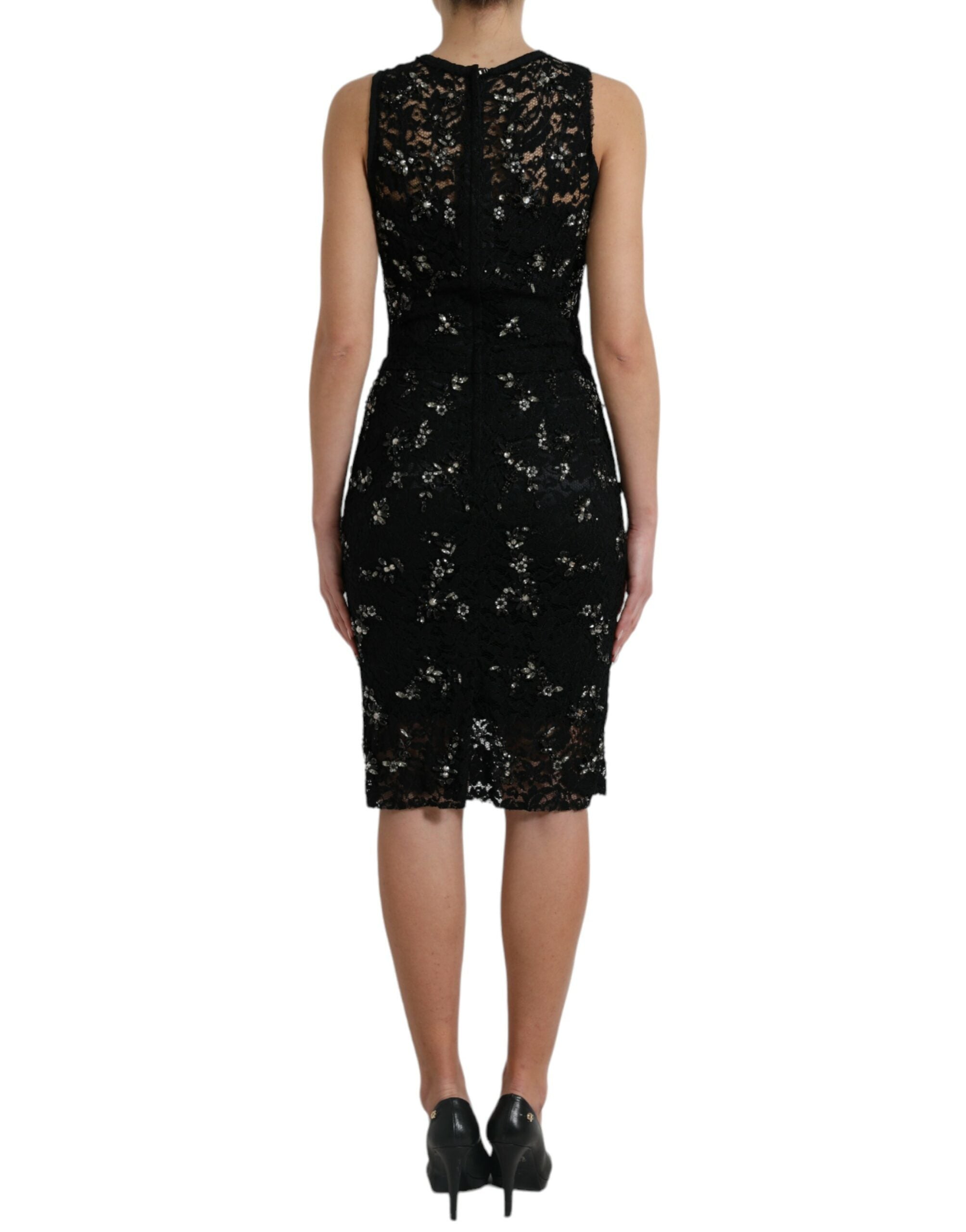 Robe noire en dentelle florale avec cristaux de Dolce & Gabbana, silhouette ajustée, détails élégants et sophistiqués.