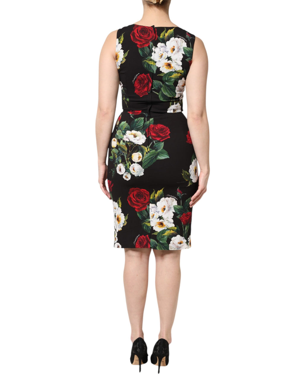 Robe cache-cœur sans manches Dolce & Gabbana à imprimé floral noir, élégante et sophistiquée, portée sur un fond clair.