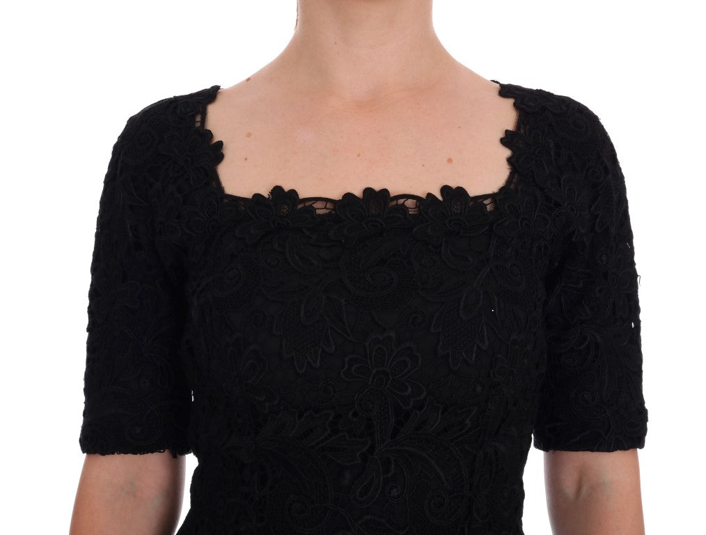 Robe droite Dolce & Gabbana noire à fleurs en ricamo, élégant vêtement féminin avec détails floraux.