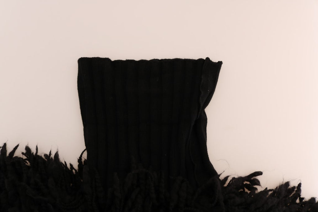 Pull en laine noir Dolce & Gabbana avec franges, modèle élégant et décontracté, porté sur un mannequin.