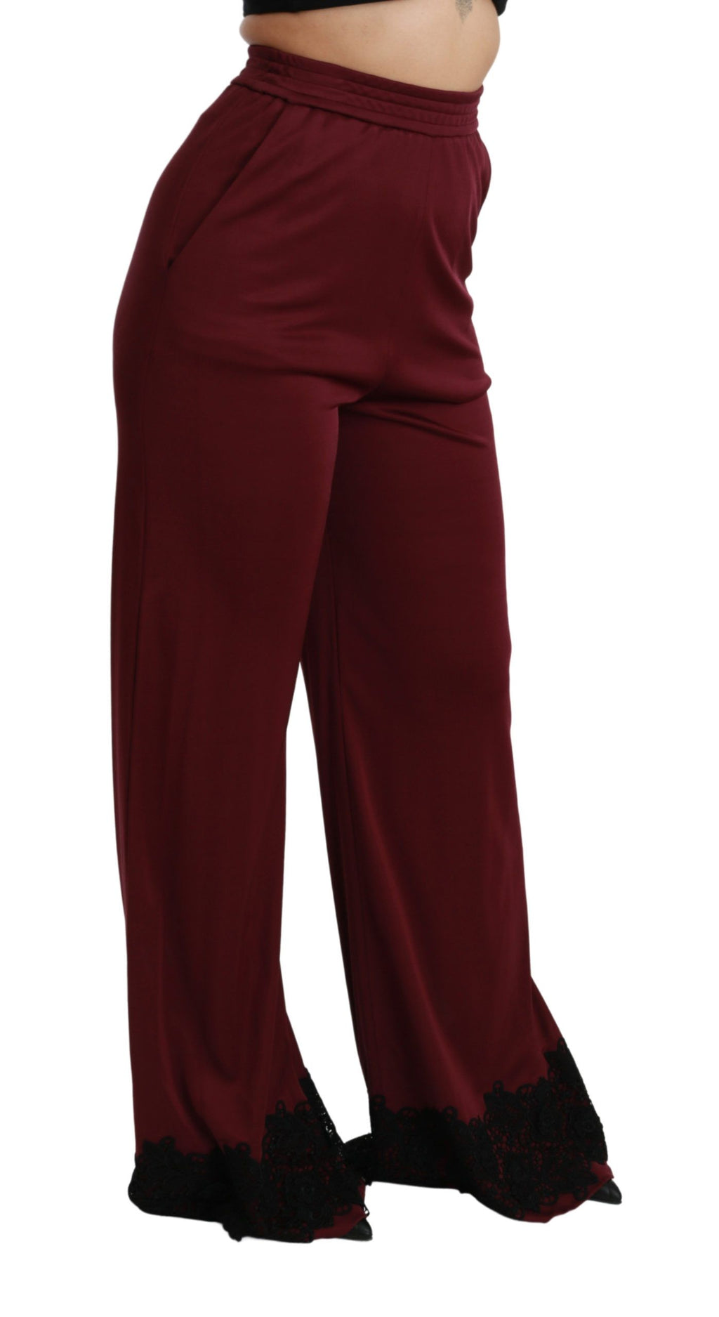 Pantalons noirs en dentelle Dolce & Gabbana, taille haute, coupe large, en tissu maroon élégant, vue de face.
