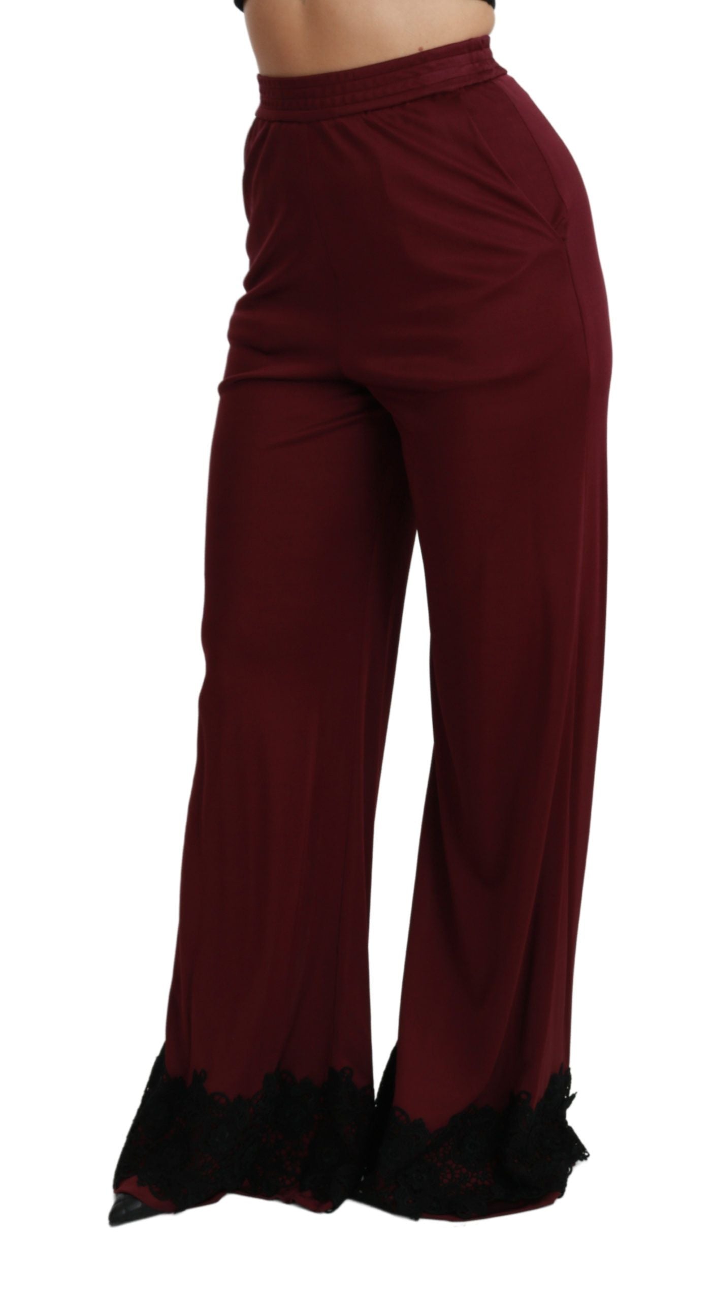 Pantalons Dolce & Gabbana en dentelle noire à taille haute et jambes larges, couleur bordeaux, mode élégante et sophistiquée.