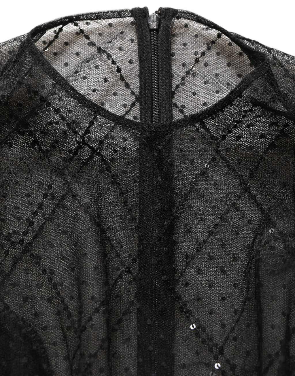 Robe longue noire en dentelle et mesh de Dolce & Gabbana, vêtement élégant à manches longues et style maxi.