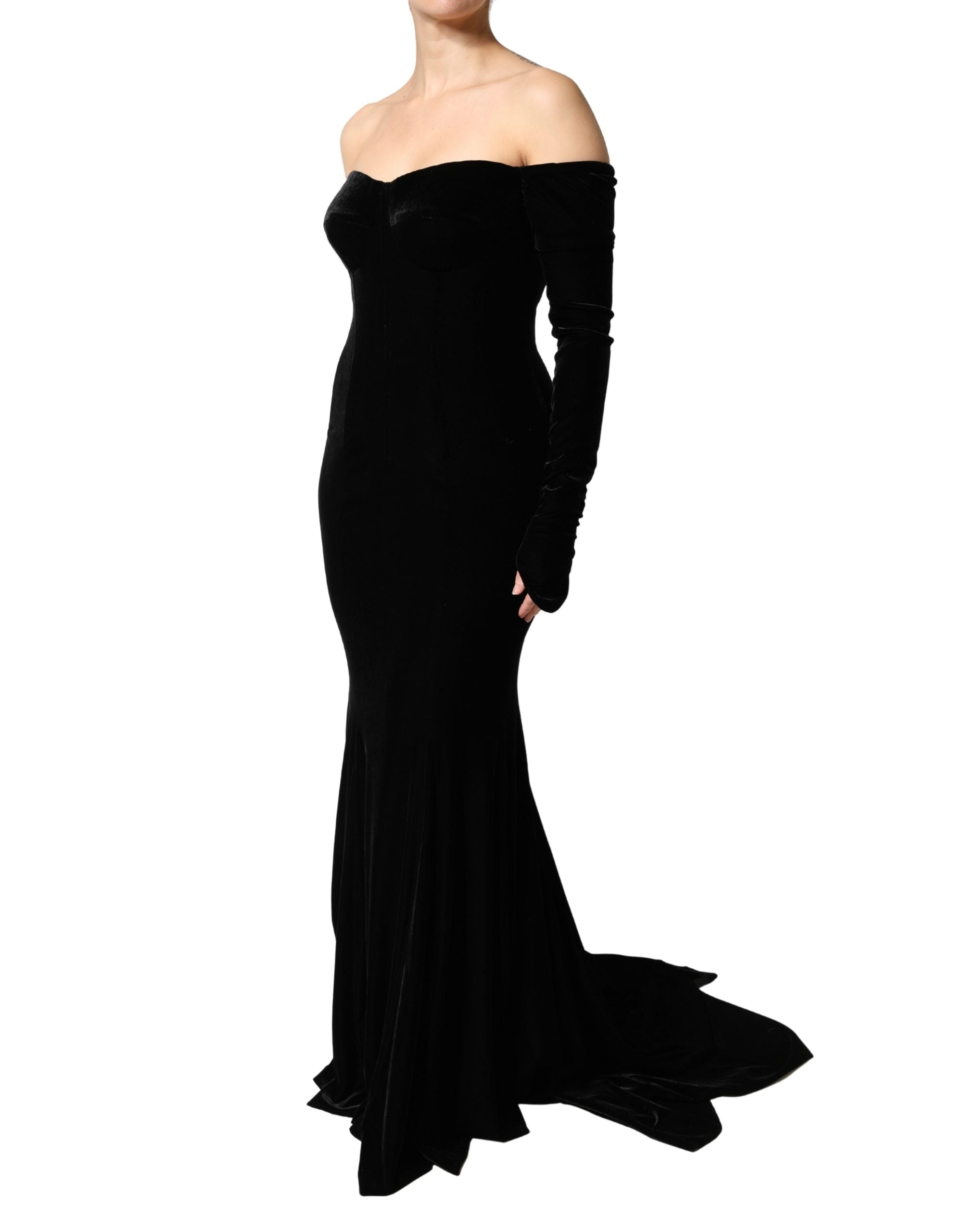 Robe longue noire Dolce & Gabbana, moulante et décolletée épaules, style bodycon, élégante et sophistiquée.
