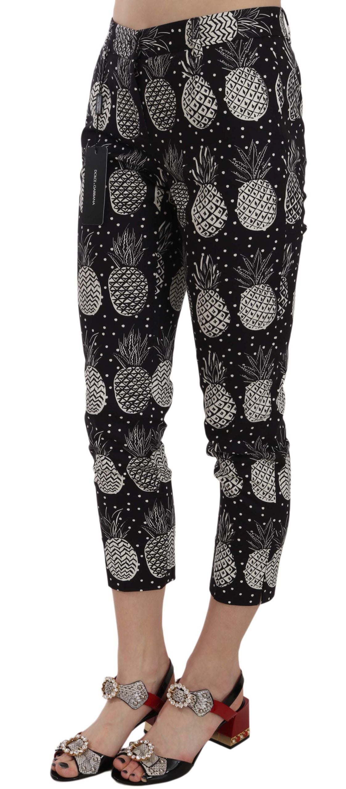 Pantalons capri skinny noirs Dolce & Gabbana avec imprimé ananas en motif élégant et moderne.