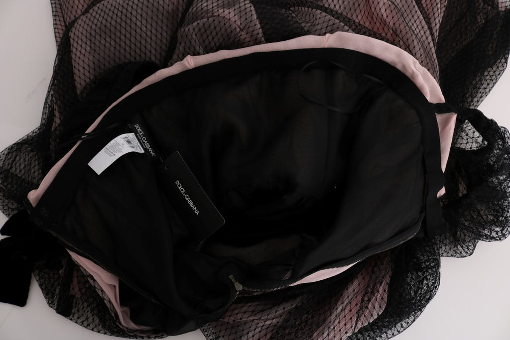 Robe longue en soie noire et rose de Dolce & Gabbana, robe de nuit ou de soirée élégante avec coupe fluide et détails raffinés.