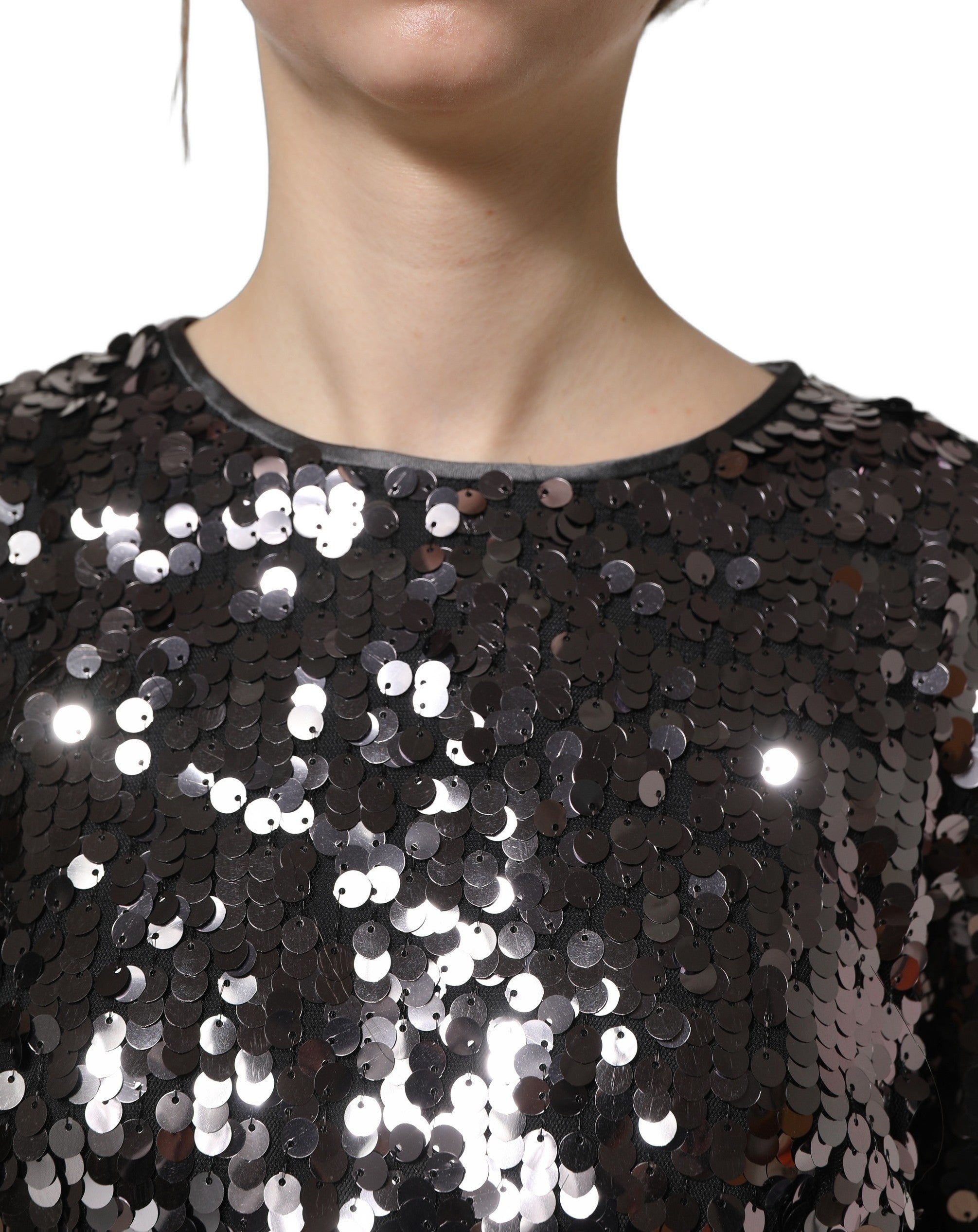 Haut court noir Dolce & Gabbana à sequins avec manches longues, style élégant et sophistiqué pour femme.