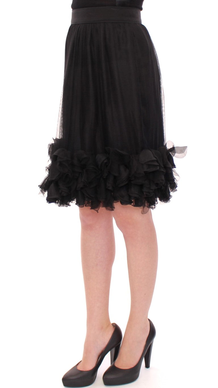 Jupe en soie noire transparente au-dessus du genou de Dolce & Gabbana, élégante et sophistiquée, visible en détail dans l'image.