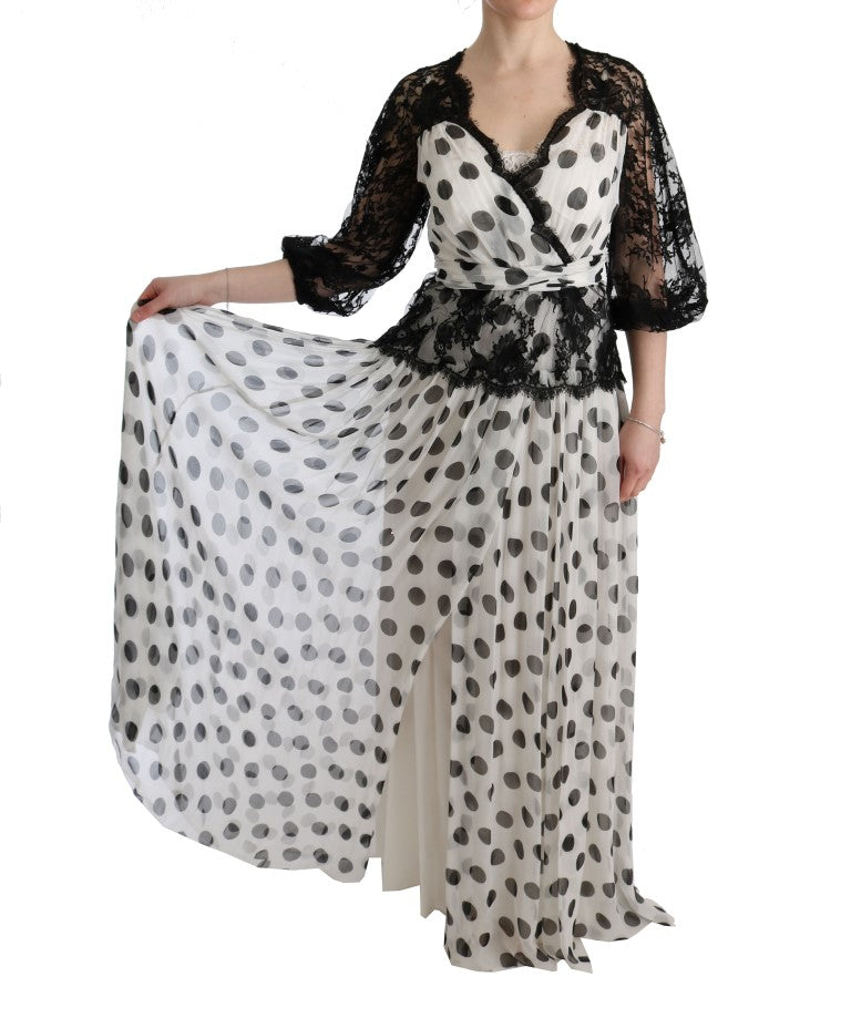 Robe à pois noirs et blancs à fleurs de Dolce & Gabbana, élégante, longue, avec un style floral chic et sophistiqué.