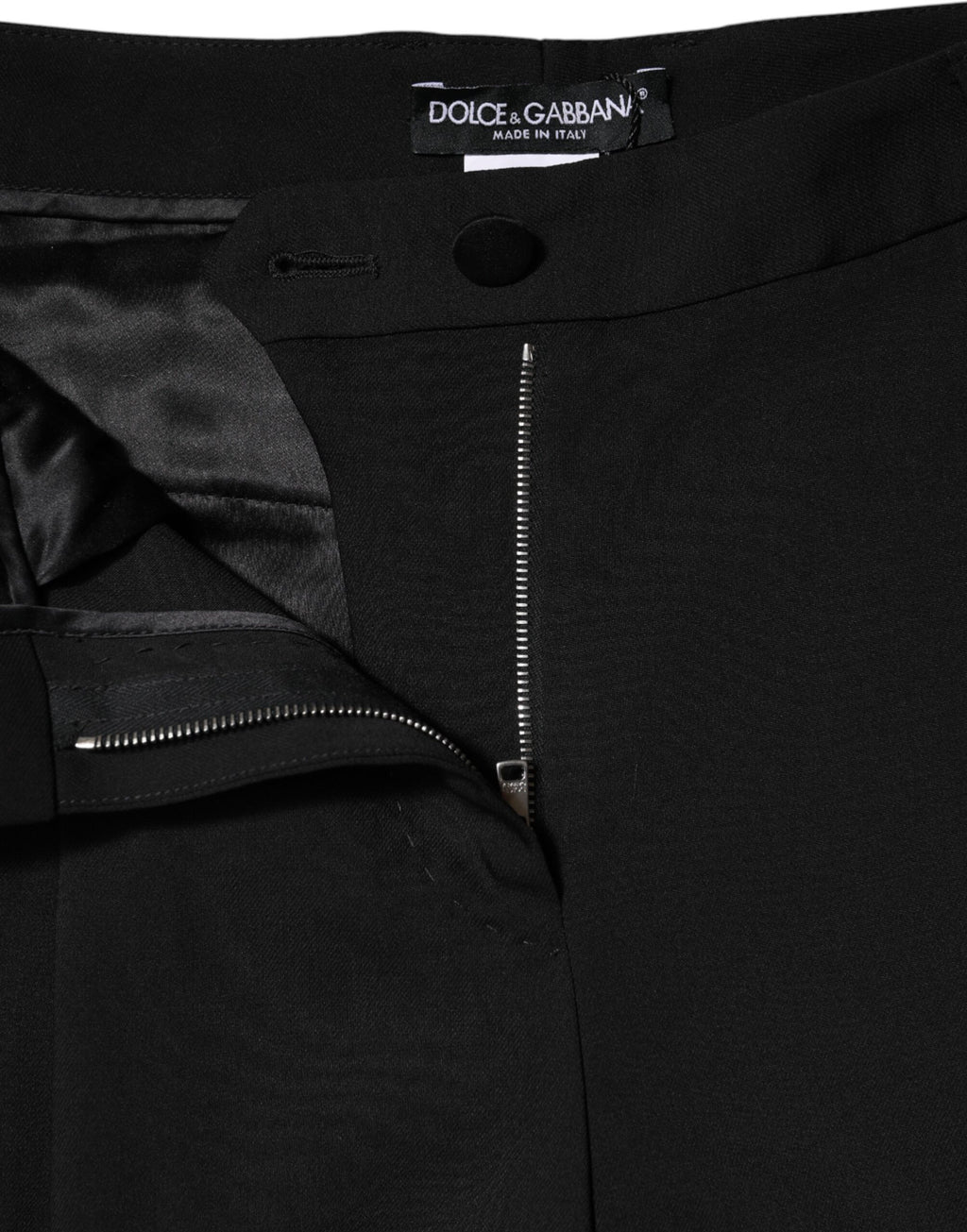 Pantalon en laine noire à taille haute et jambes larges de Dolce & Gabbana, vue en gros plan sur le tissu et la coupe élégante.