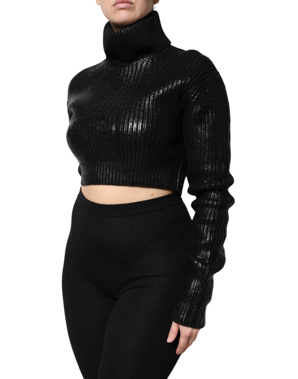 Top à col roulé en laine noire Dolce & Gabbana, coupe courte avec manches longues, élégant et tendance.
