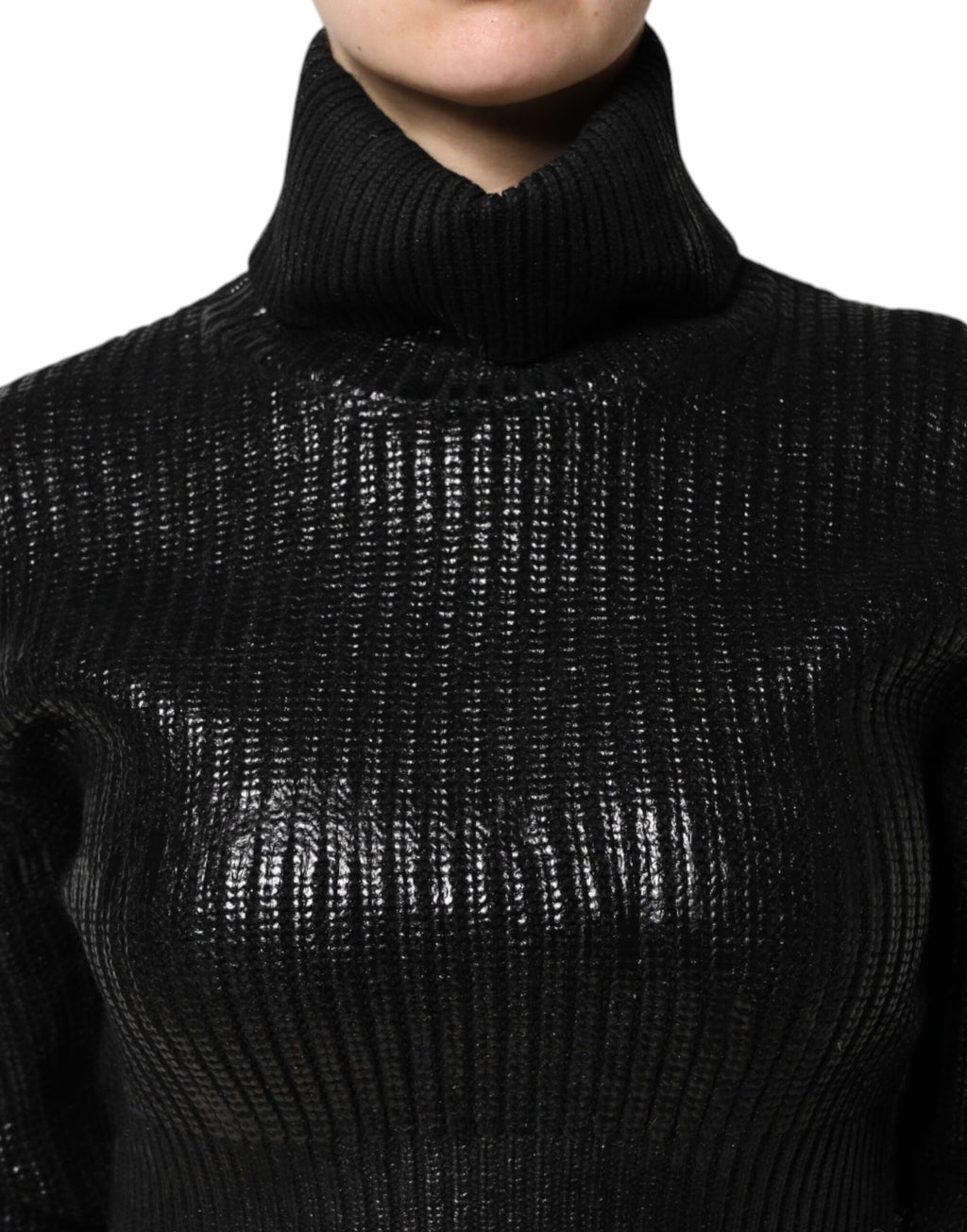 Top à manches longues en laine noire de Dolce & Gabbana, coupe courte et col roulé élégant.