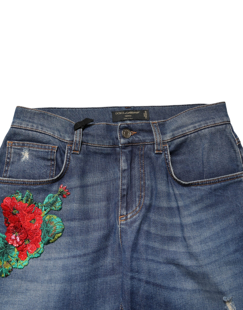 Jeans boyfriend en denim bleu Dolce & Gabbana avec broderies florales élégantes et détails embroidery visibles.