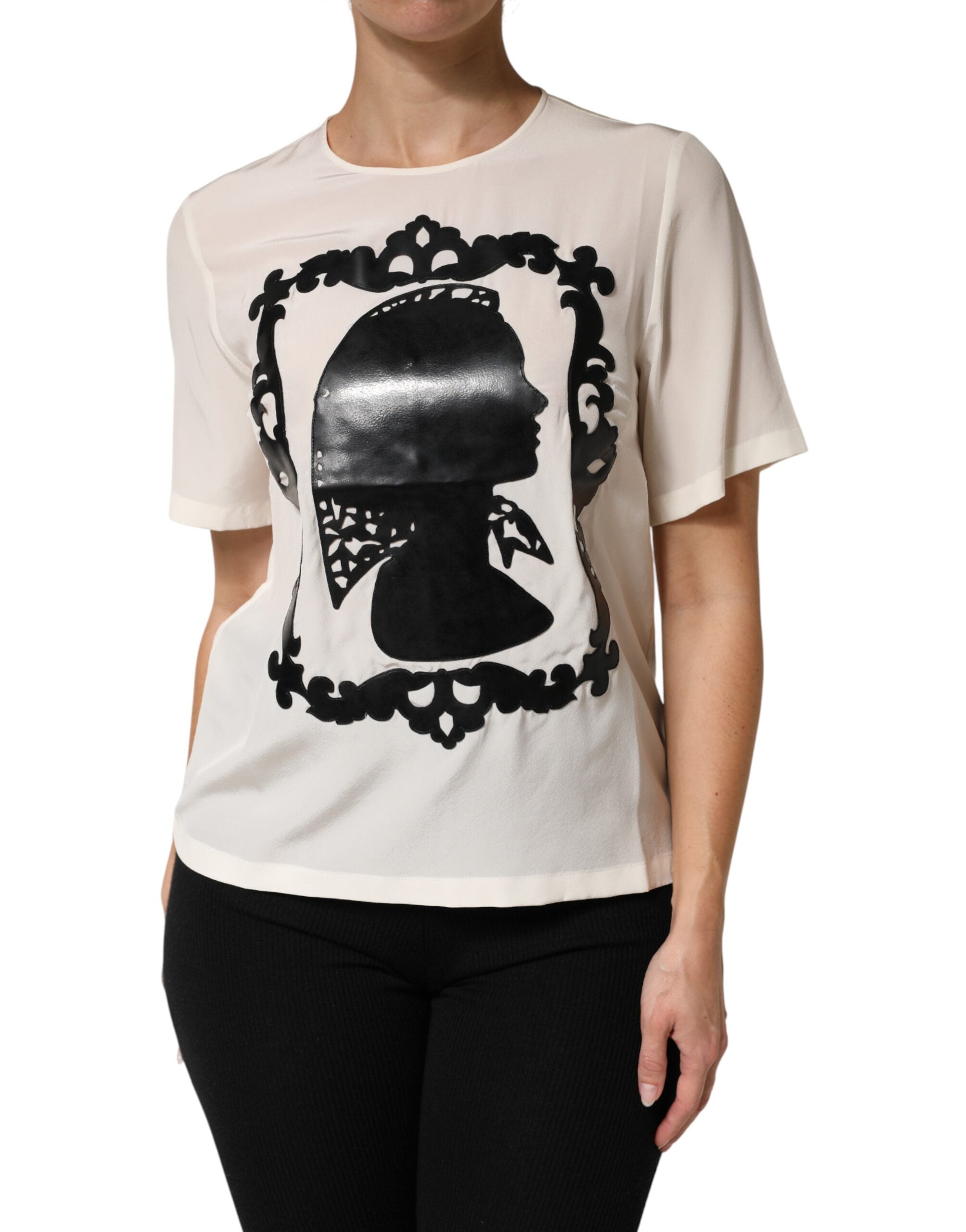 Haut en soie crème Dolce & Gabbana à manches courtes avec détail silhouette élégant, vue de face.