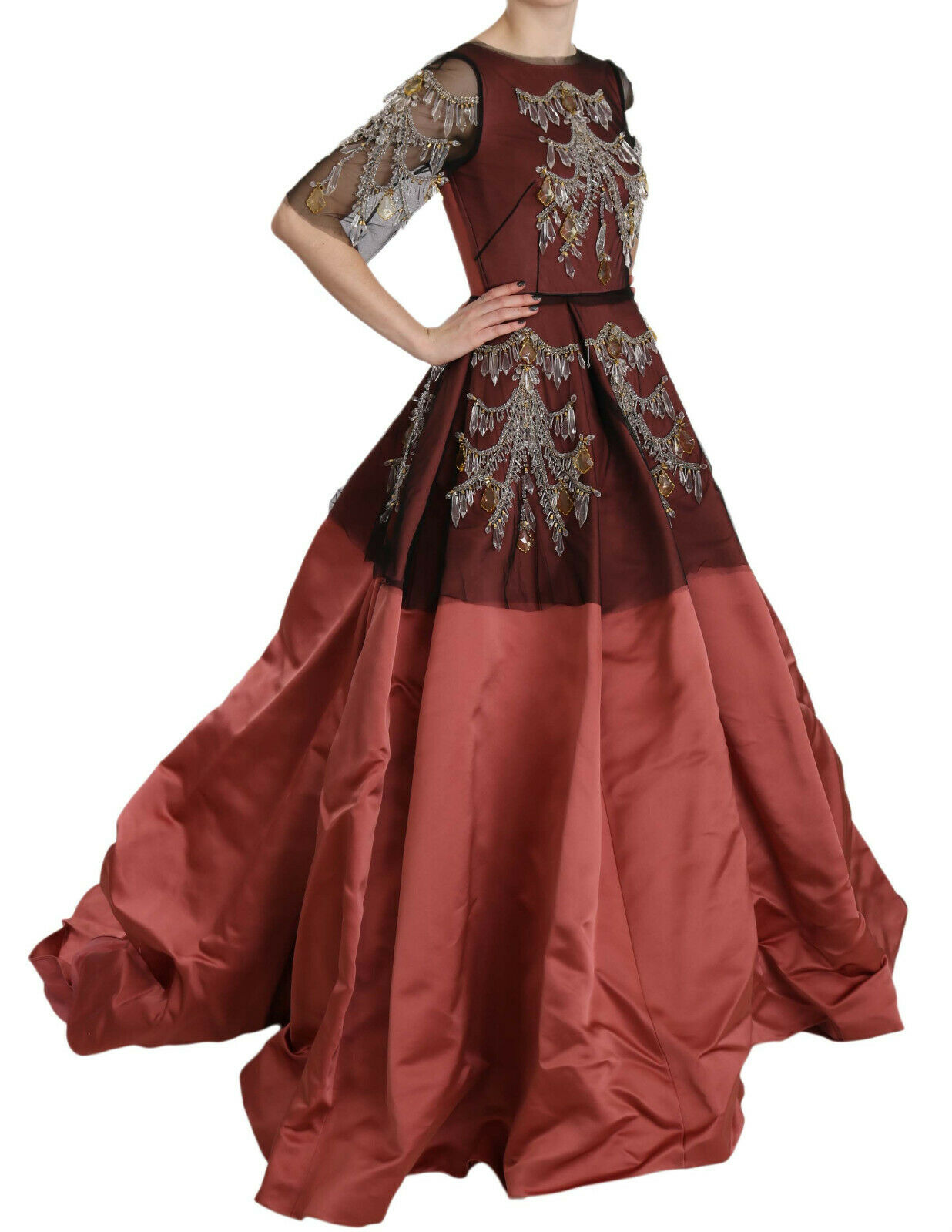 Robe de soirée en soie Dolce & Gabbana avec lustre en cristal, style princesse élégante et sophistiquée.