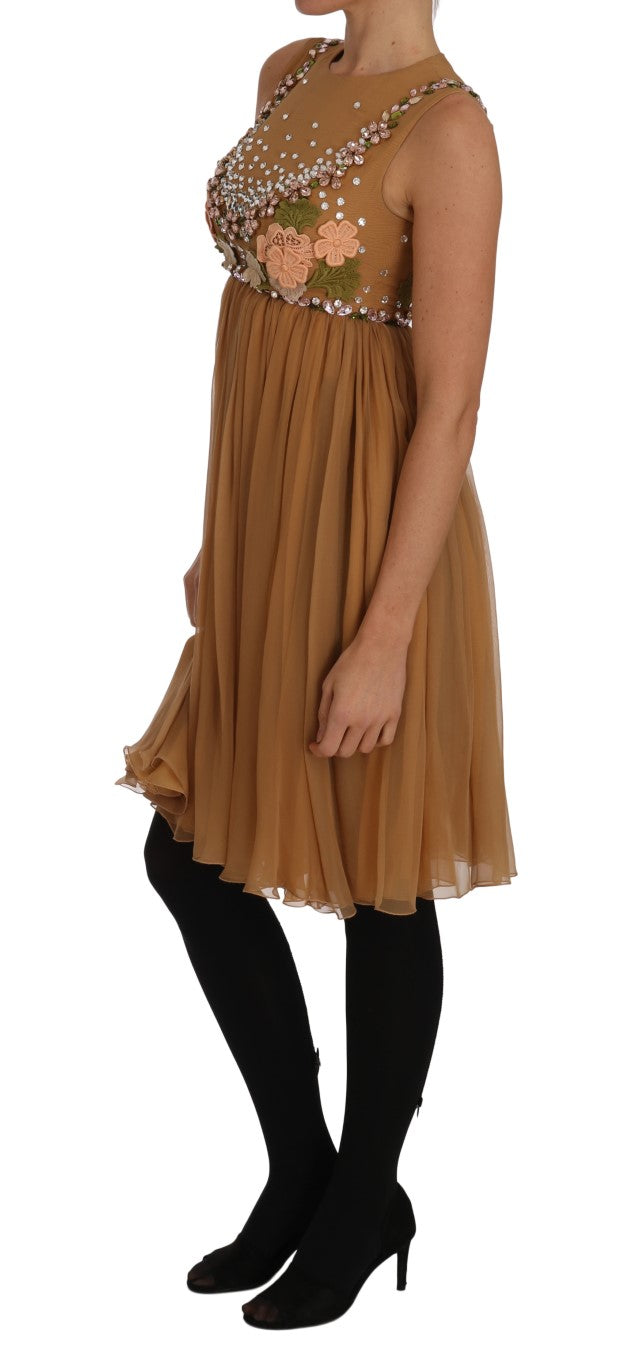 Robe longue en soie cristal dorée de style A-line par Dolce & Gabbana, élégante et sophistiquée.