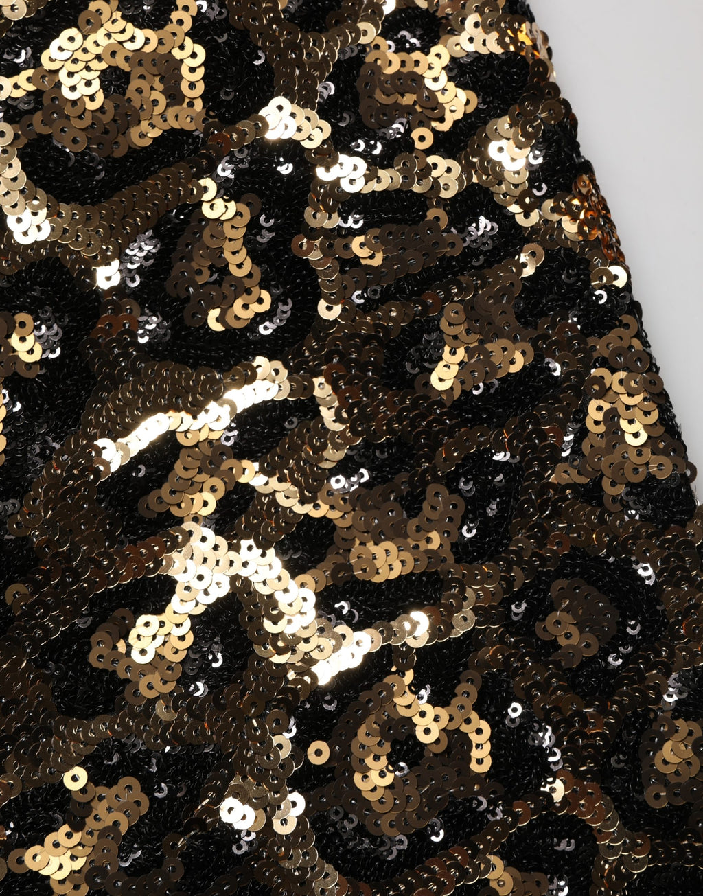 Pantalon droit en sequins dorés à motif léopard de Dolce & Gabbana, style élégant et tendance.