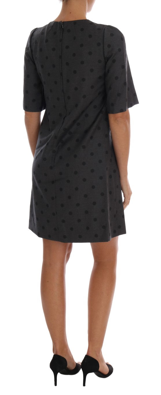 Robe fourreau en laine gris à pois Dolce & Gabbana, élégante et sophistiquée, avec un motif à pois sur toute la surface.