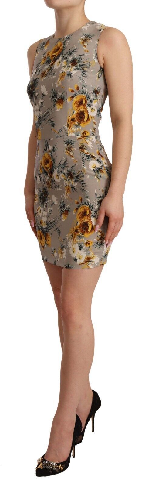 Robe trapèze en soie gris à motifs floraux, style Dolce & Gabbana, courte et élégante, pour femme.