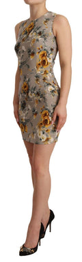 Robe trapèze en soie gris à motifs floraux, style Dolce & Gabbana, courte et élégante, pour femme.