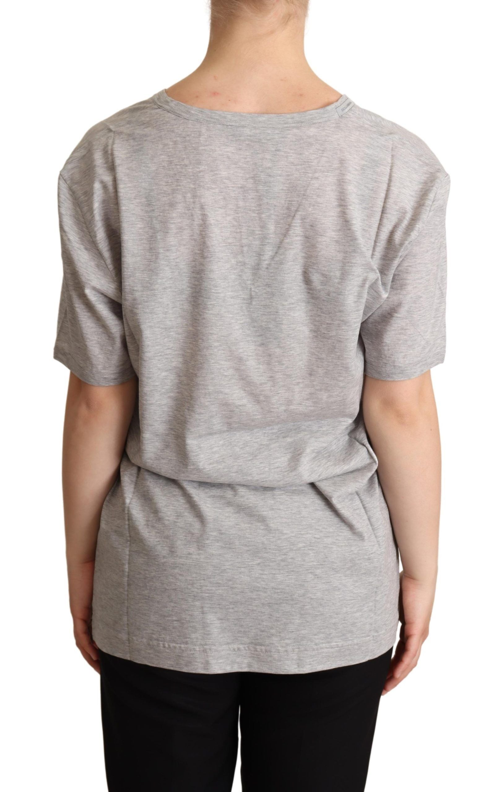 T-shirt gris en coton 100 % à col en V de Dolce & Gabbana, coupe classique et tissu doux, vue de face.