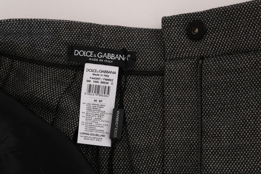 Shorts courts en laine grise Dolce & Gabbana à taille haute, mode élégante pour femmes.