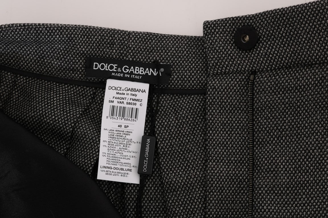 Shorts courts en laine grise Dolce & Gabbana à taille haute, mode élégante pour femmes.
