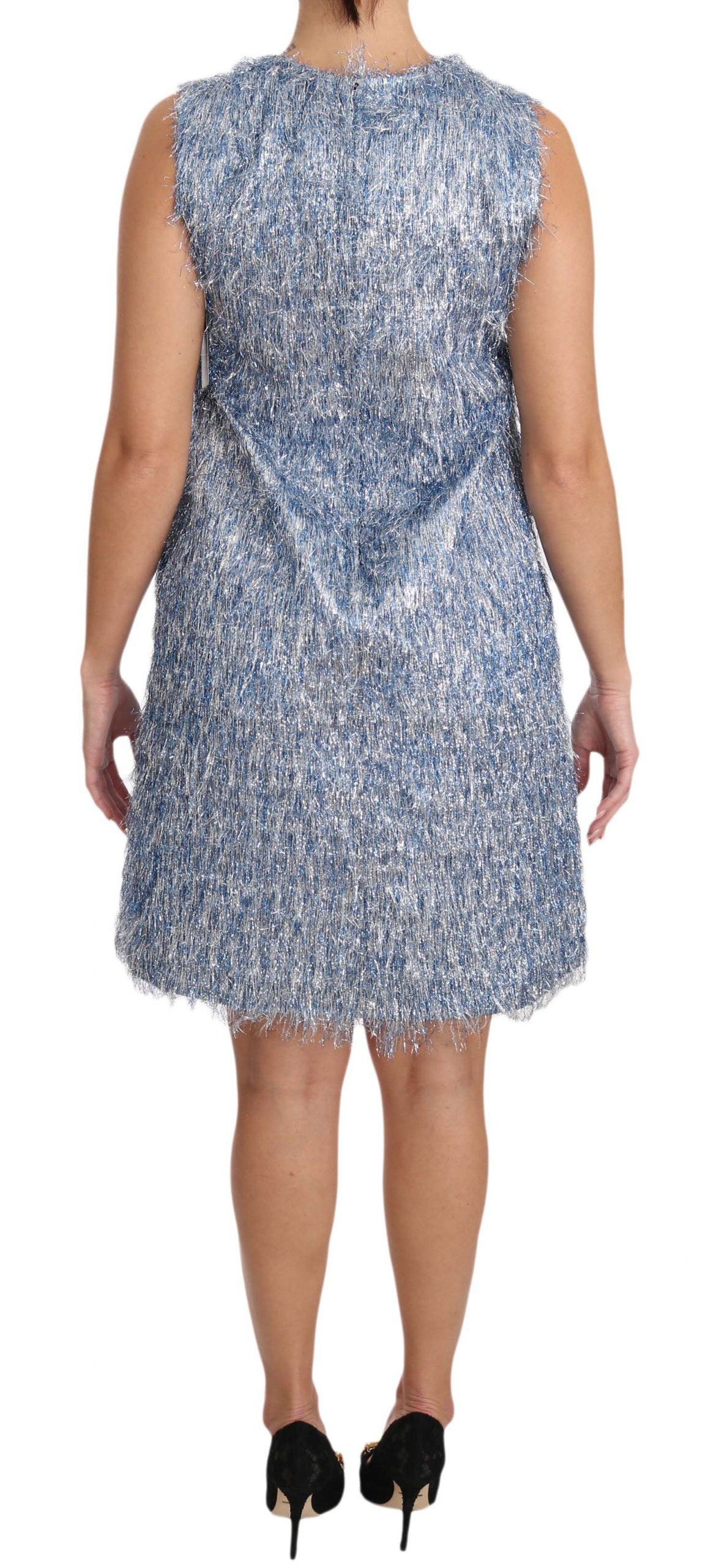 Robe Dolce & Gabbana Light Blue Fringe Shift avec franges, robe élégante en tissu léger, vue de devant avec détail de franges.