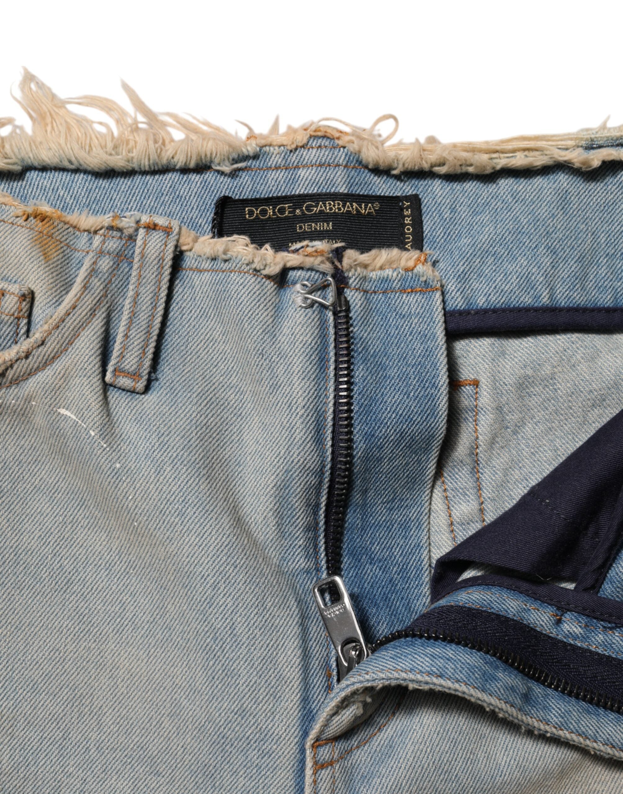 Jeans skinny en denim bleu clair à taille haute de Dolce & Gabbana, vue de face sur un mannequin.