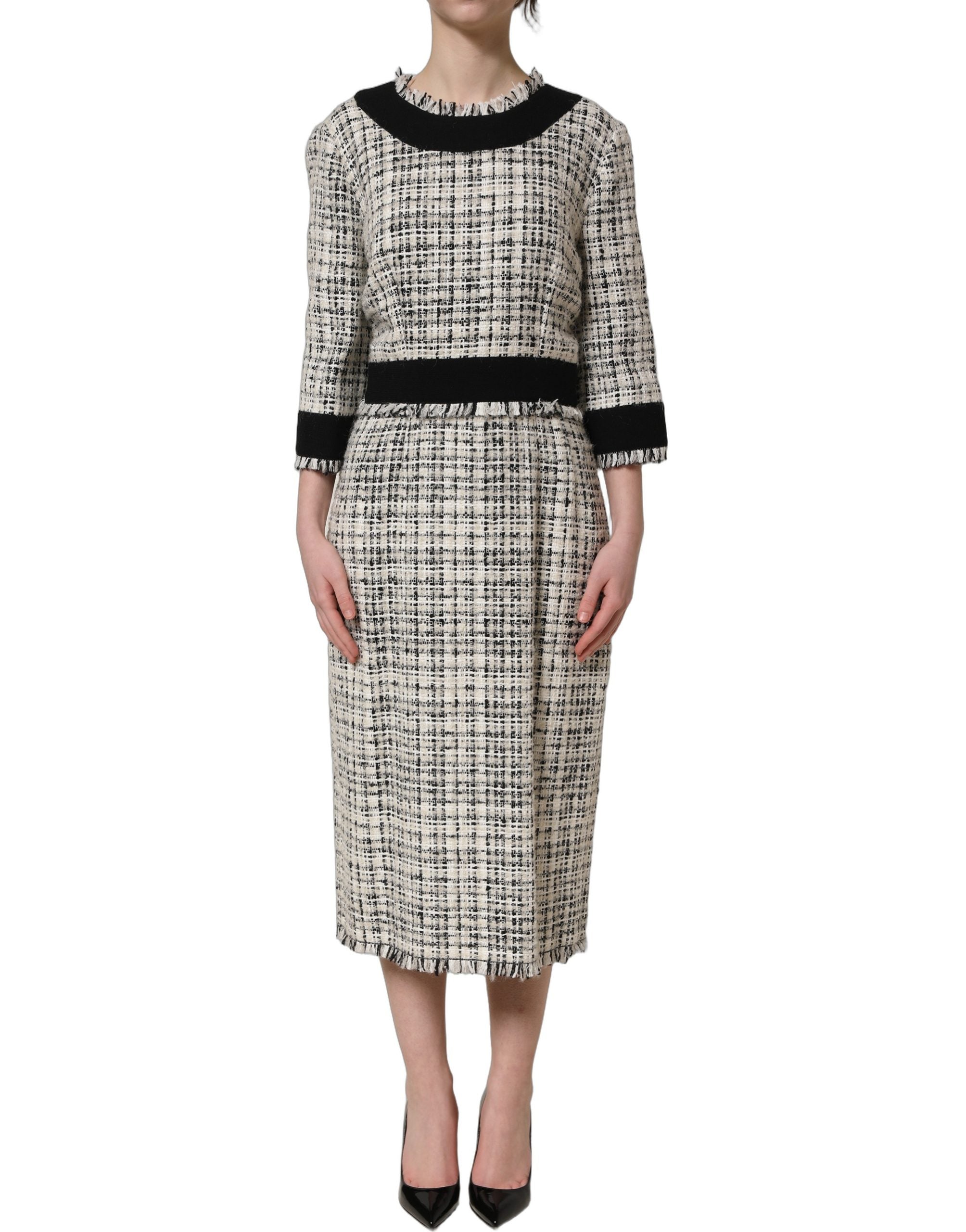 Robe midi en tweed multicolore avec franges, confection Dolce & Gabbana, élégante et texturée.