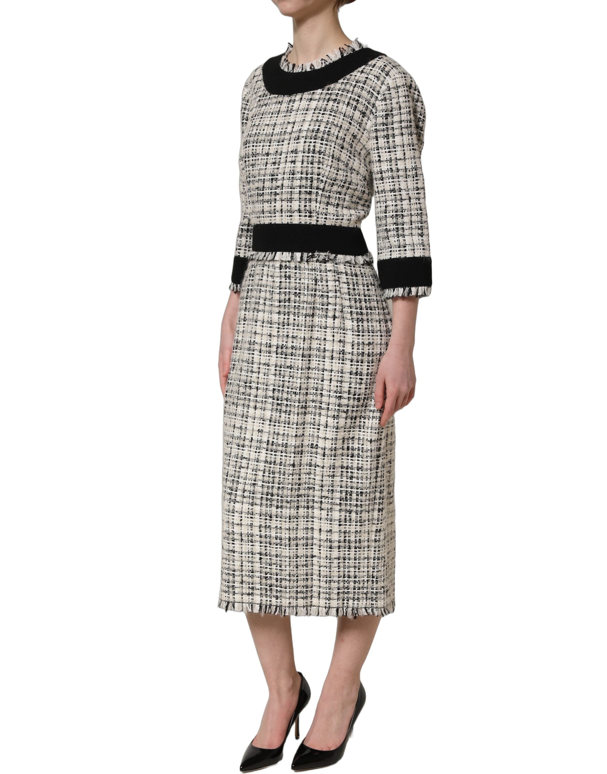 Robe midi en tweed multicolore Dolce & Gabbana avec finition frangée et coupe élégante.