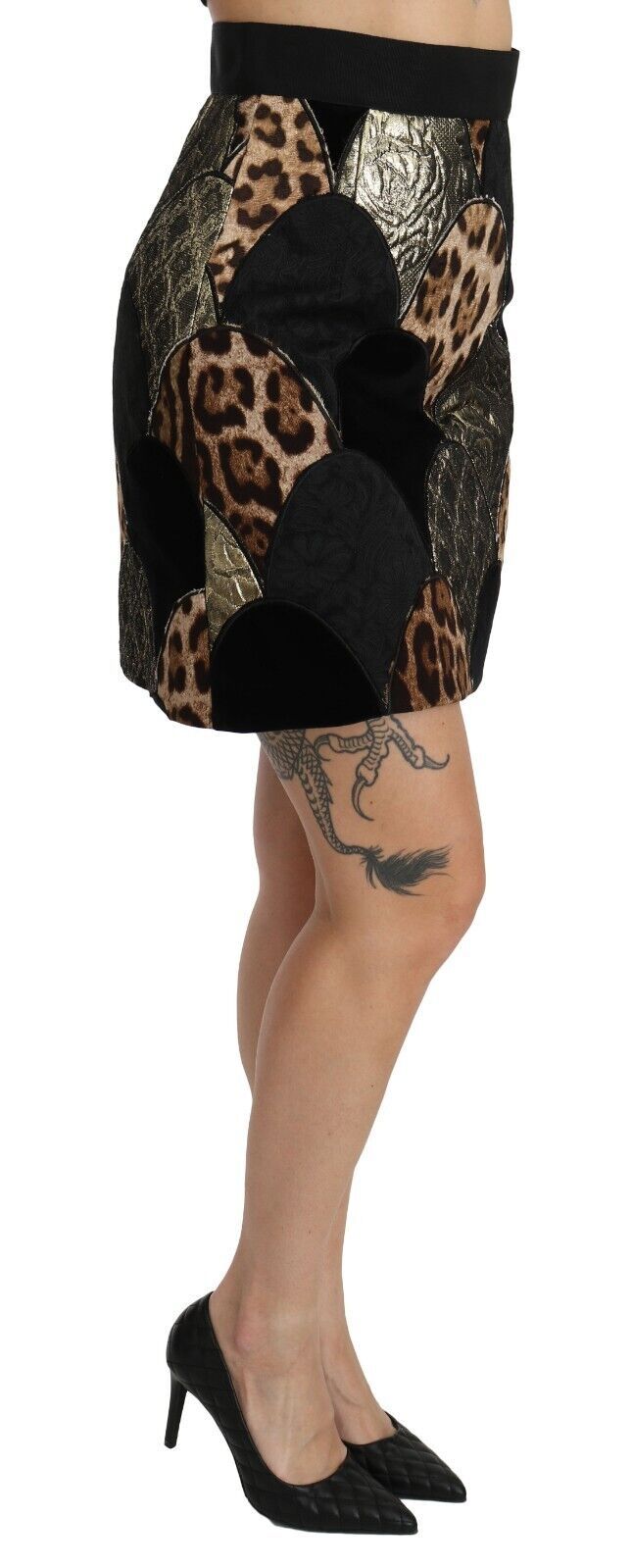 Jupe courte à taille haute Dolce & Gabbana avec imprimé léopard multicolore, style tendance et élégant.