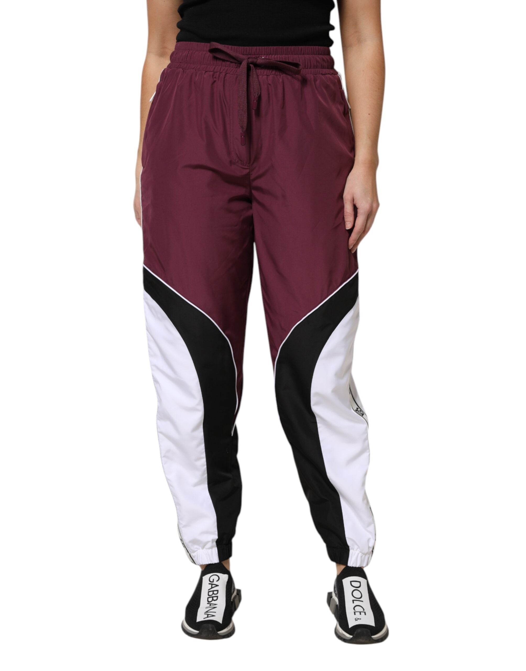 Pantalon de jogging multicolore Dolce & Gabbana, sweatpants décontractés avec motif vibrant, style moderne et confort.