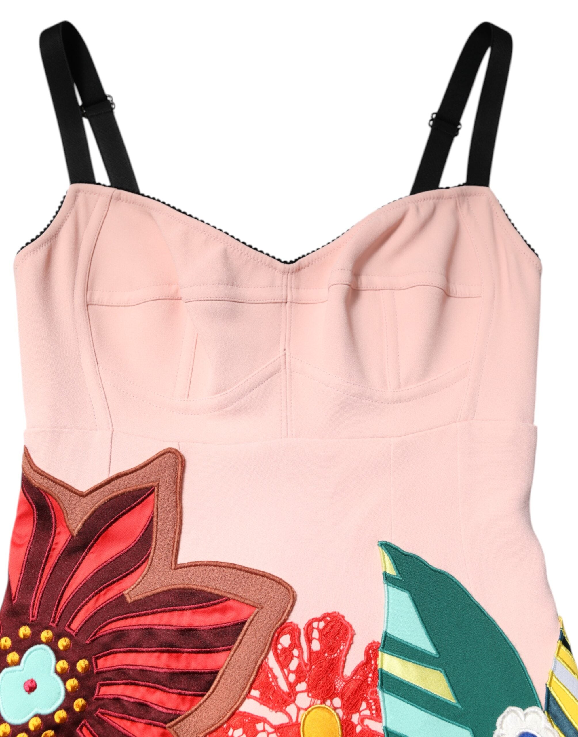 Robe courte rose à fleurs Dolce & Gabbana avec bretelles spaghetti, motif floral, tissu léger et élégant.