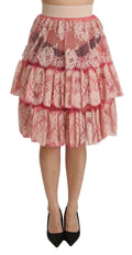 Jupe rose en dentelle à plusieurs couches, taille haute, longueur genou, de la marque Dolce & Gabbana, vue de face.