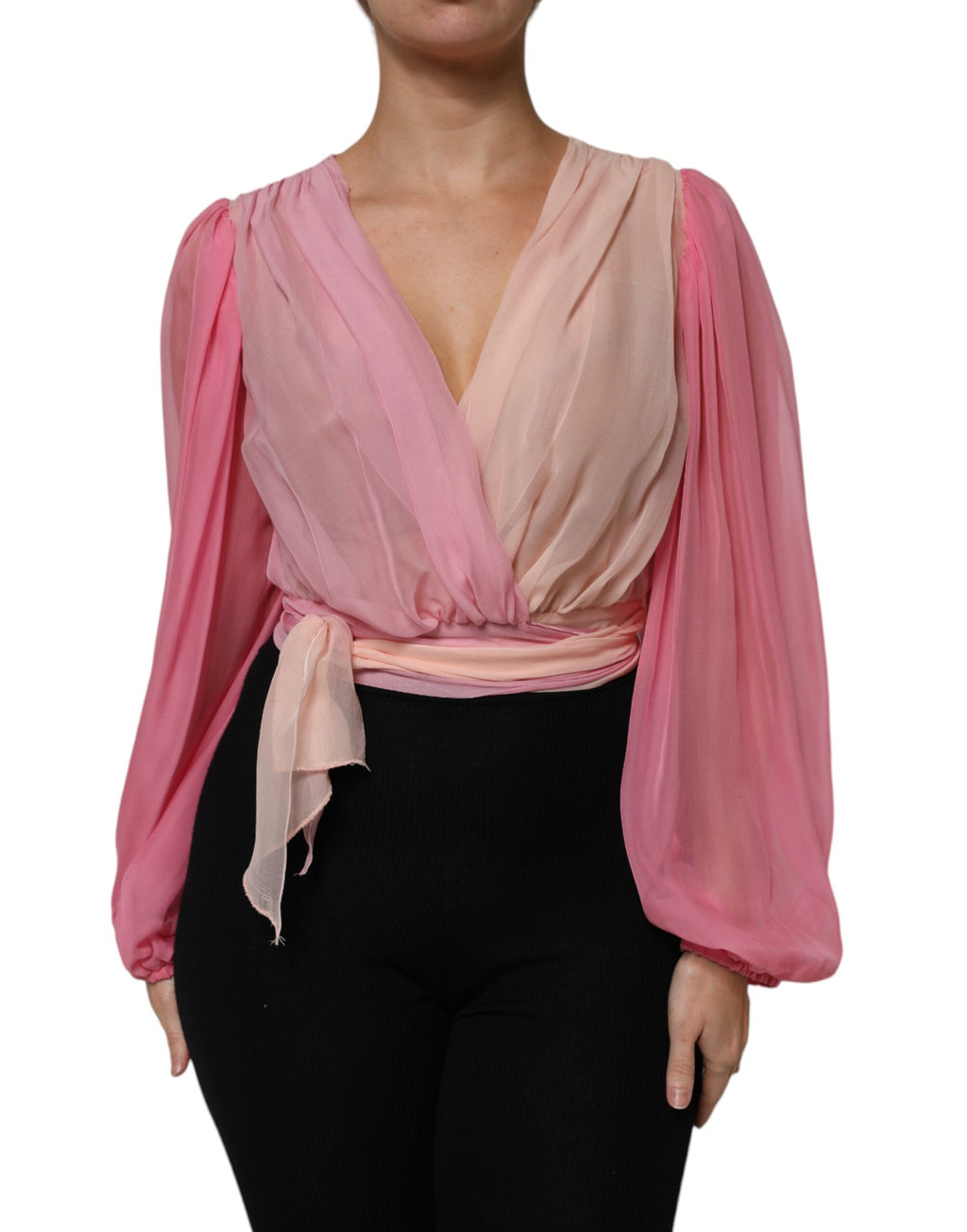 Blouse longue à manches longues rose Dolce & Gabbana avec décolleté en V plongeant, style élégant et sophistiqué.