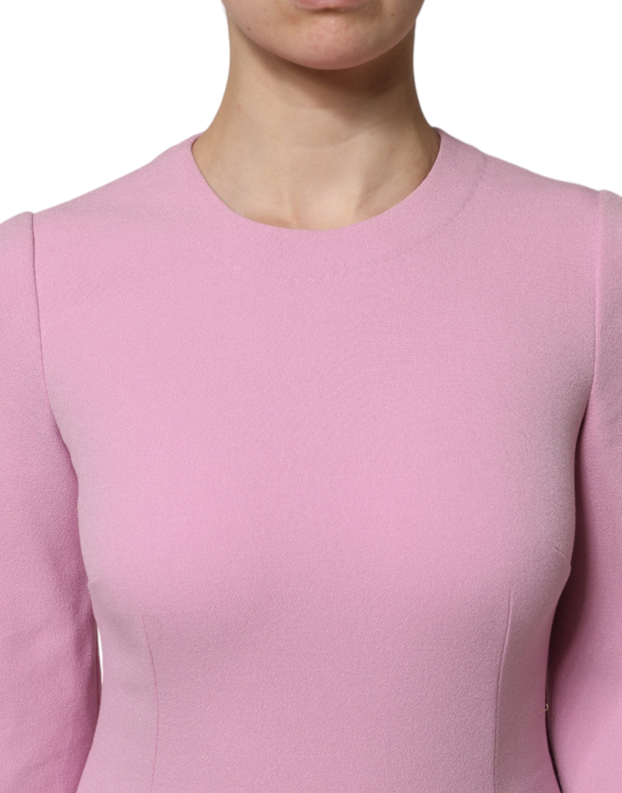 Robe courte en polyester rose de Dolce & Gabbana avec manches longues et coupe ajustée.