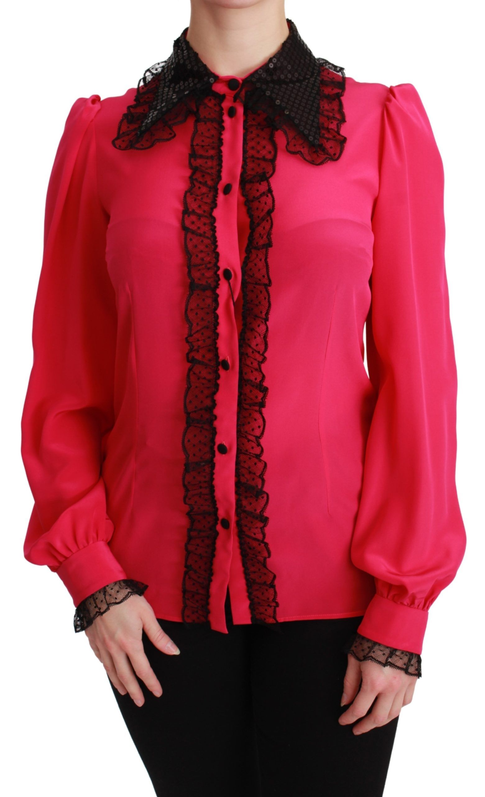 Chemise en soie rose avec sequins noirs et dentelle Dolce & Gabbana, vue de face.