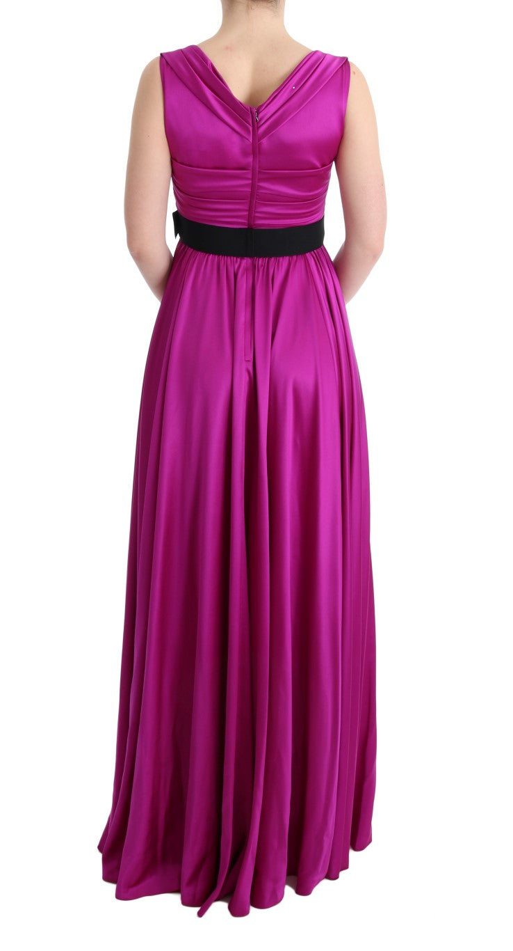 Robe longue en soie rose de Dolce & Gabbana, coupe droite, style élégant et fluide, idéale pour une occasion spéciale.