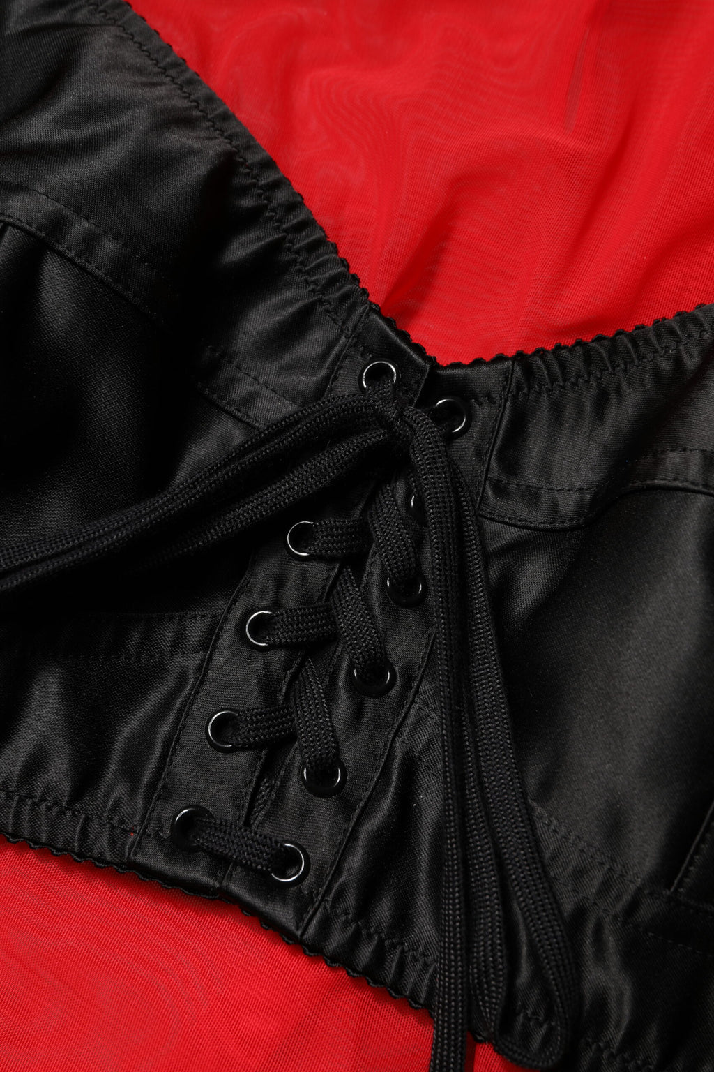 Top bustier rouge et noir Dolce & Gabbana à manches longues avec détails élégants, ajusté et sophistiqué.