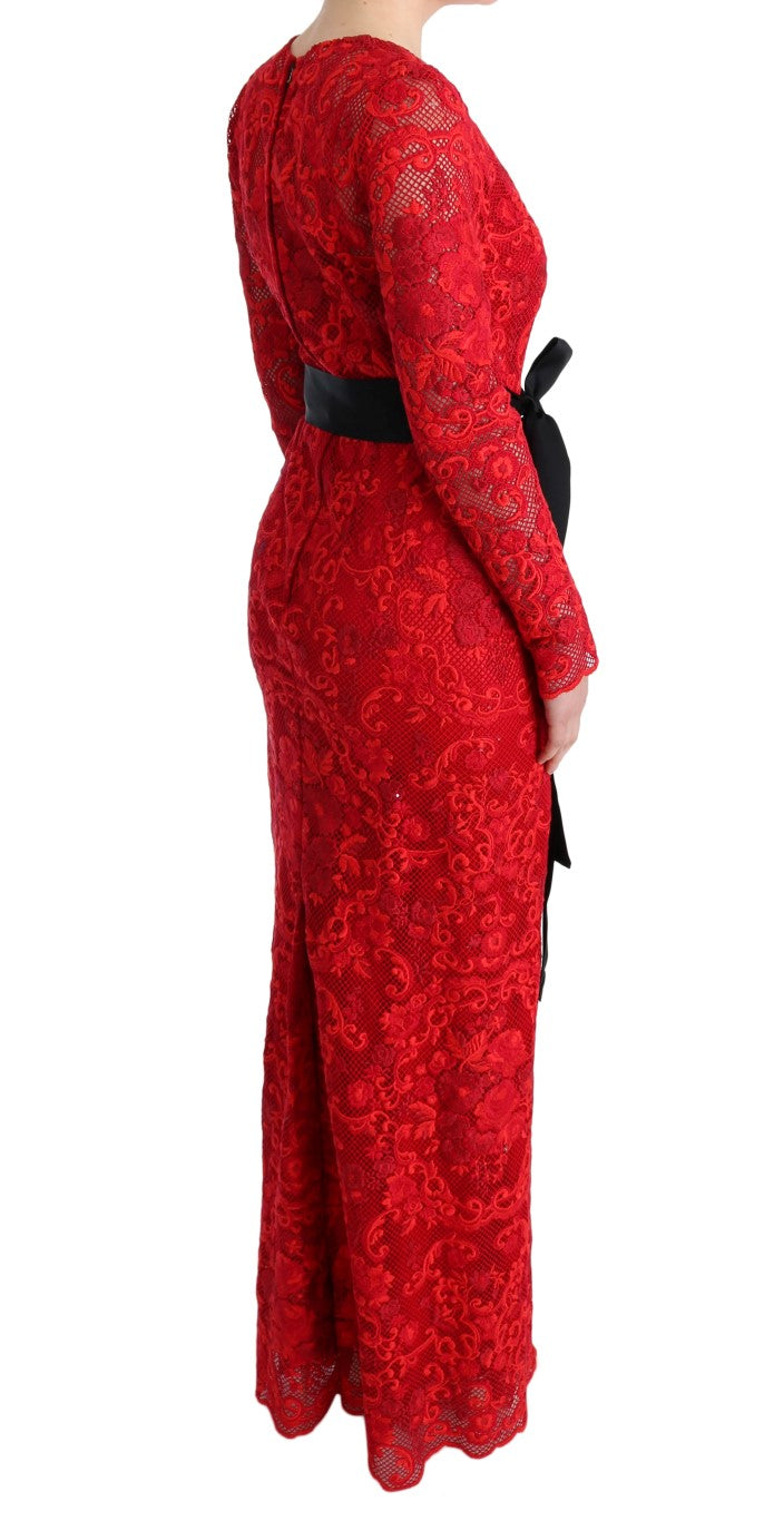 Robe longue Dolce & Gabbana en crêpe rouge avec broderies florales et coupe ajustée.