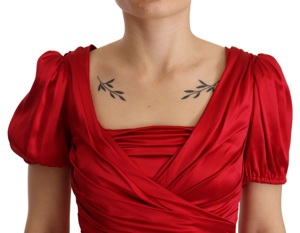 Robe sirène en soie rouge Dolce & Gabbana, robe moulante élégante avec coupe ajustée et détails sophistiqués.