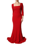 Robe moulante sirène en viscose rouge de Dolce & Gabbana, élégante et ajustée, avec un décolleté sophistiqué.