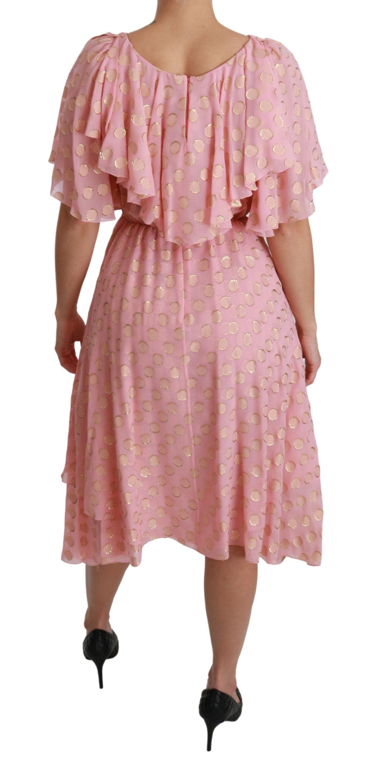 Robe midi en soie rose à pois noirs, plissée en ligne A, de la marque Dolce & Gabbana, vue de face.