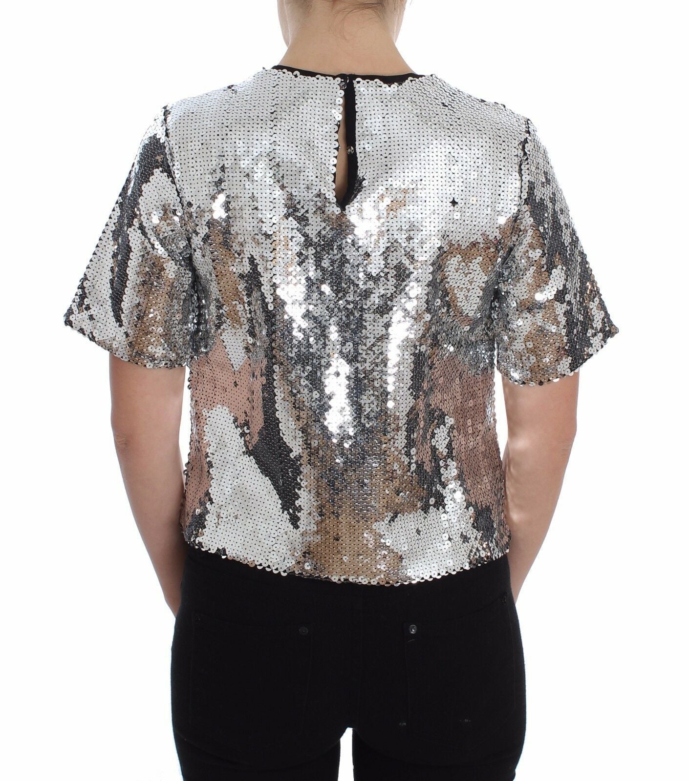 T-shirt Dolce & Gabbana en soie avec col rond, orné de sequins argentés, style élégant et brillant.