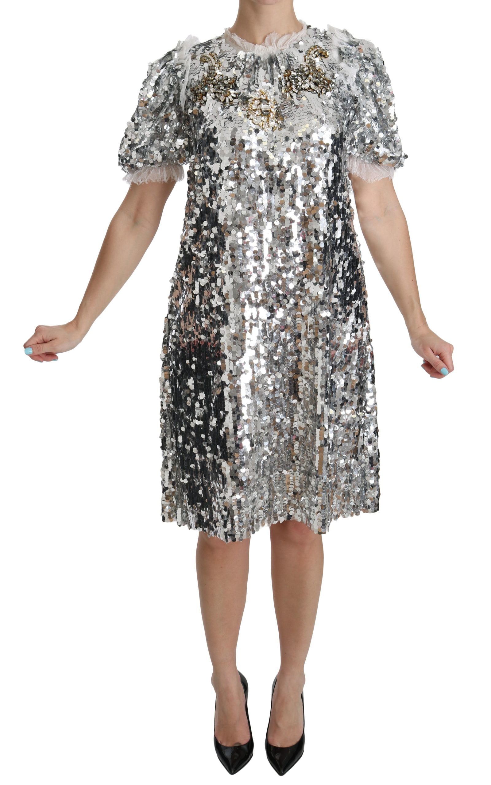 Robe de soirée Dolce & Gabbana argentée à sequins et cristaux, coupe shift élégante et brillante pour occasion spéciale